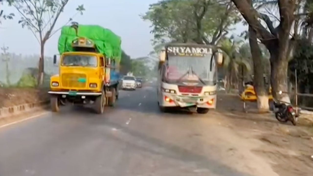 ফেনীতে বাস-অ্যাম্বুলেন্স-মোটরসাইকেল সংঘর্ষে নিহত ৩